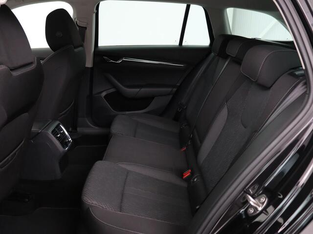 Skoda OCTAVIA Combi 1.0 e-TSI Business Edition Plus | Apple Carplay | Cruise Control Adaptief | Navi | Sfeerverlichting | Dodehoek Detectie | Stoelverwarming