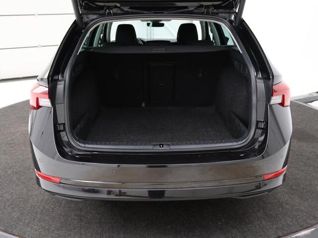 Skoda OCTAVIA Combi 1.0 e-TSI Business Edition Plus | Apple Carplay | Cruise Control Adaptief | Navi | Sfeerverlichting | Dodehoek Detectie | Stoelverwarming
