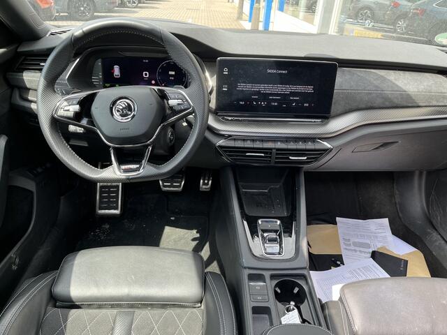 Skoda OCTAVIA Combi 1.4 TSI RS iV PHEV / AUTOMAAT/ PANO/ PARK. SENSOREN V+A/ MATRIX/ APP-CONNECT/ STUUR-STOEL VERWARM./ CAMERA/ MEMORY SEAT/ ELEK. ACHTERKLEP/ KEYLESS/ DCC/ ACC/ NAVI/ DAB/ CLIMA/ PARK ASSIST/ DIGITAL DASH