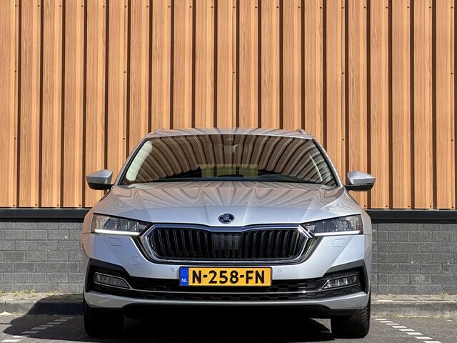 Skoda OCTAVIA Combi 1.0 TSI Business Edition Plus | Cruise Control | Parkeersensoren | Keyless Entry/Go | Stoelverwarming | Apple Carplay | Stop&Go | DAB | Lane Assist | Navigatie |