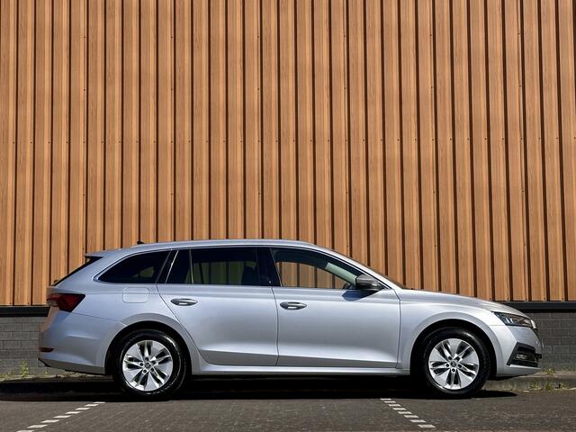 Skoda OCTAVIA Combi 1.0 TSI Business Edition Plus | Cruise Control | Parkeersensoren | Keyless Entry/Go | Stoelverwarming | Apple Carplay | Stop&Go | DAB | Lane Assist | Navigatie |