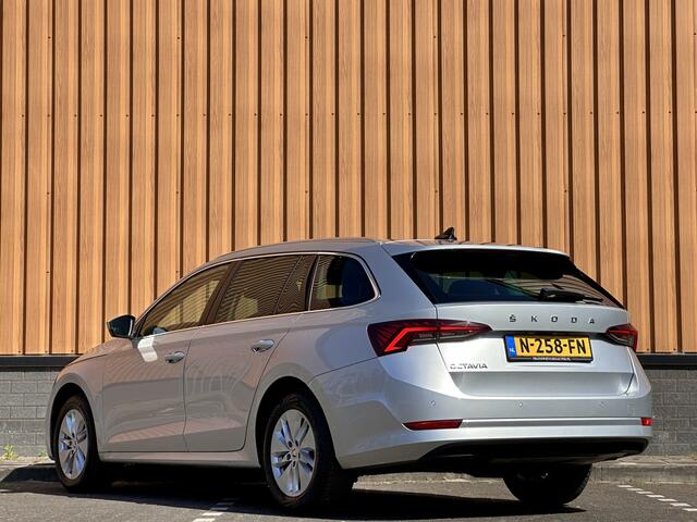 Skoda OCTAVIA Combi 1.0 TSI Business Edition Plus | Cruise Control | Parkeersensoren | Keyless Entry/Go | Stoelverwarming | Apple Carplay | Stop&Go | DAB | Lane Assist | Navigatie |