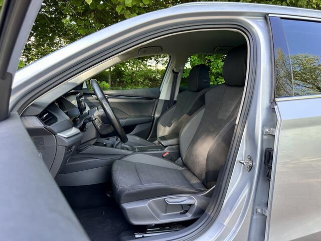 Skoda OCTAVIA Combi 1.0 TSI Business Edition Plus | Cruise Control | Parkeersensoren | Keyless Entry/Go | Stoelverwarming | Apple Carplay | Stop&Go | DAB | Lane Assist | Navigatie |