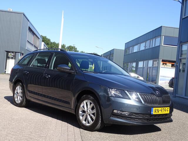 Skoda OCTAVIA Combi 1.0 TSI Greentech Ambition Business 6-Bak, Navigatie, Multimedia, Airco/ECC, CruiseControl, Parkeersensoren, Trekhaak, LM-velgen