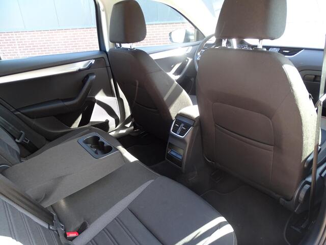 Skoda OCTAVIA Combi 1.0 TSI Greentech Ambition Business 6-Bak, Navigatie, Multimedia, Airco/ECC, CruiseControl, Parkeersensoren, Trekhaak, LM-velgen