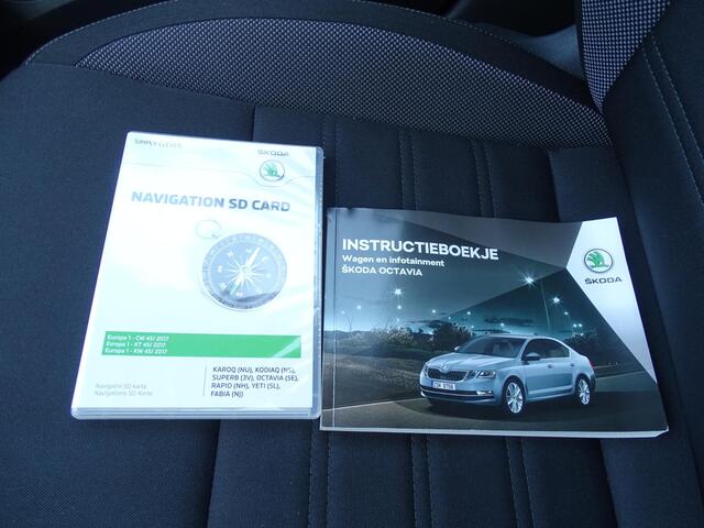 Skoda OCTAVIA Combi 1.0 TSI Greentech Ambition Business 6-Bak, Navigatie, Multimedia, Airco/ECC, CruiseControl, Parkeersensoren, Trekhaak, LM-velgen