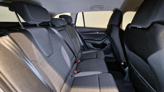 Skoda OCTAVIA Combi 1.0 e-TSI Business Edition | Trekhaak | Camera