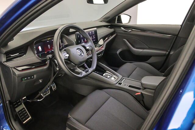Skoda OCTAVIA Combi Sportline Business 1.4 TSI PHEV 204pk DSG Automaat Panoramadak, Adaptive cruise control, Elektrische achterklep, Navigatie, Achteruitrijcamera, Stoelverwarming