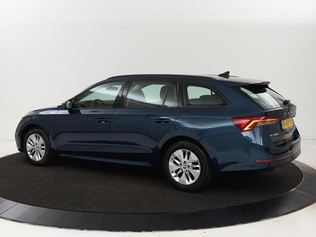 Skoda OCTAVIA 1.0 TSI Business Edition | Stoelverwarming | Camera | Carplay | Full LED | Navigatie | Parkeerhulp | Climate control | Cruise control