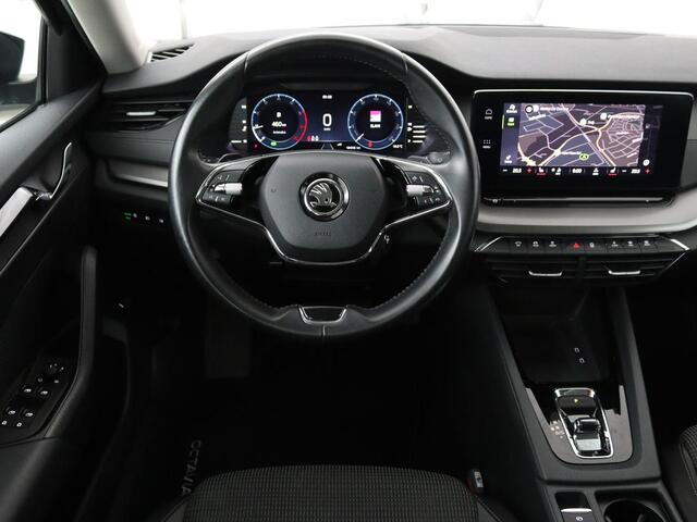 Skoda OCTAVIA 1.0 TSI Business Edition | Stoelverwarming | Camera | Carplay | Full LED | Navigatie | Parkeerhulp | Climate control | Cruise control