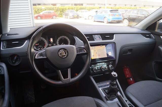 Skoda OCTAVIA Combi 1.6 TDI Style -LED-NAVI-ECC-PDC-