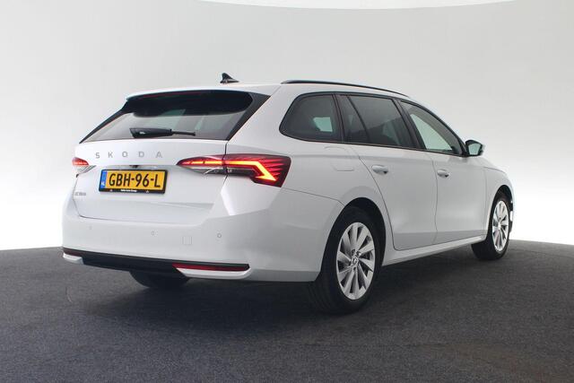 Skoda OCTAVIA Combi First Edition 1.5 TSI 115 pk DSG | ACC | Keyless | Elektrische achterklep | 17 inch