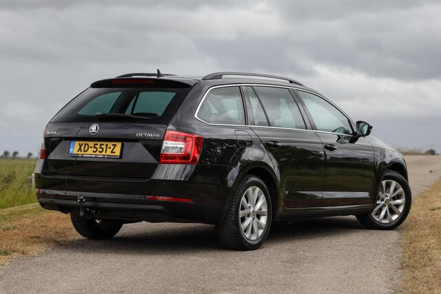 Skoda OCTAVIA Combi 1.0 TSI DSG Ambition Bns ? Carplay ? Stoelverwarming ? Navi