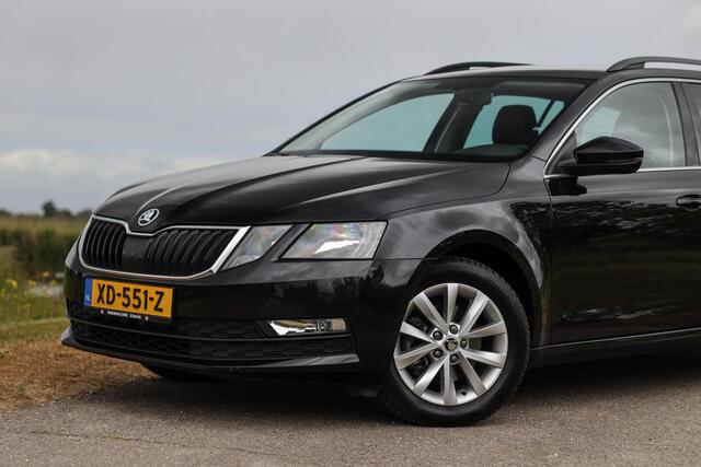 Skoda OCTAVIA Combi 1.0 TSI DSG Ambition Bns ? Carplay ? Stoelverwarming ? Navi