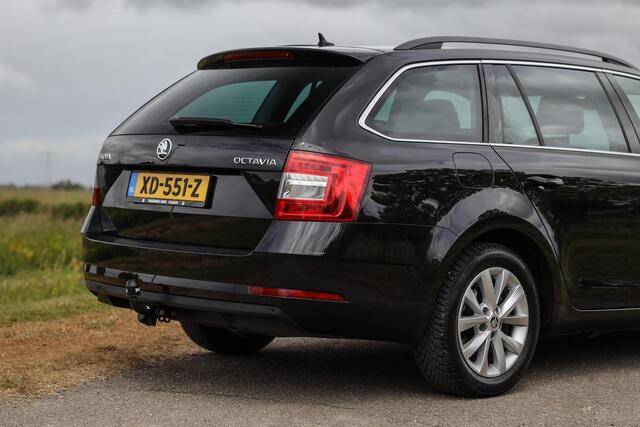 Skoda OCTAVIA Combi 1.0 TSI DSG Ambition Bns ? Carplay ? Stoelverwarming ? Navi