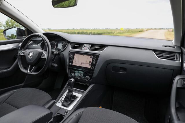 Skoda OCTAVIA Combi 1.0 TSI DSG Ambition Bns ? Carplay ? Stoelverwarming ? Navi