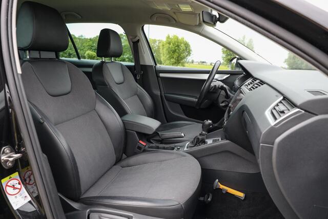 Skoda OCTAVIA Combi 1.0 TSI DSG Ambition Bns ? Carplay ? Stoelverwarming ? Navi