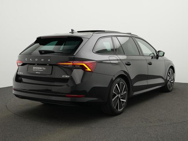 Skoda OCTAVIA Combi Sportline 1.5 TSI 150 pk DSG | Pano | Full LED Matrix koplampen | Achteruitrijcamera | Stoelverwarming | Cruise Control | 18 inch