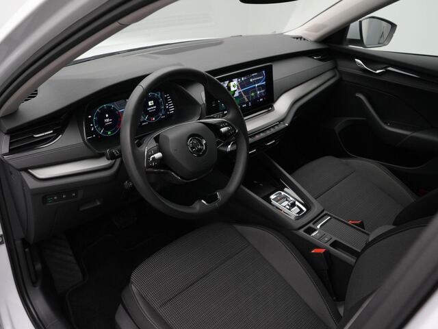 Skoda OCTAVIA Combi Business Edition 1.0 e-TSI 110 pk DSG | Trekhaak | Parkeersensoren | Keyless | Adaptive Cruise | 16 inch