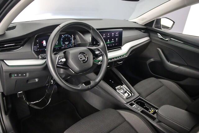 Skoda OCTAVIA Combi Business Edition 1.0 eTSI 110pk DSG Automaat Achteruitrijcamera, Cruise control, Navigatie, LED koplampen, Parkeersensoren, App connect, DAB, Radio, Stoelverwarming