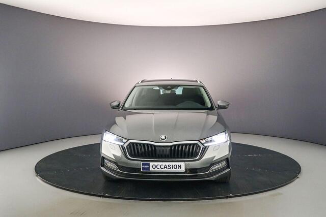 Skoda OCTAVIA Combi Business Edition 1.0 eTSI 110pk DSG Automaat Achteruitrijcamera, Cruise control, Navigatie, LED koplampen, Parkeersensoren, App connect, DAB, Radio, Stoelverwarming