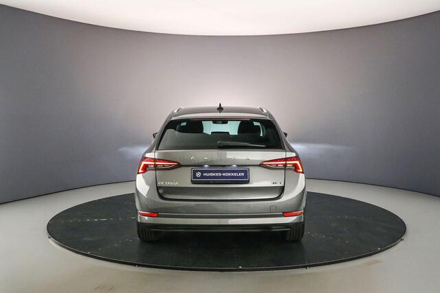 Skoda OCTAVIA Combi Business Edition 1.0 eTSI 110pk DSG Automaat Achteruitrijcamera, Cruise control, Navigatie, LED koplampen, Parkeersensoren, App connect, DAB, Radio, Stoelverwarming