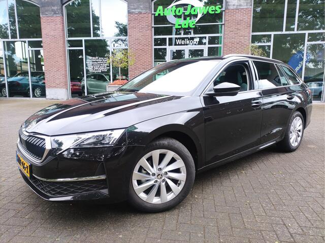 Skoda OCTAVIA Combi 1.5 TSI MHEV DSG Business Edition Plus Adaptieve Cr.control - Stoel+Stuurverwarming - Led Matrix verlichting - Bagagepakket - Zonneschermen