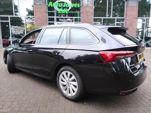 Skoda OCTAVIA Combi 1.5 TSI MHEV DSG Business Edition Plus Adaptieve Cr.control - Stoel+Stuurverwarming - Led Matrix verlichting - Bagagepakket - Zonneschermen