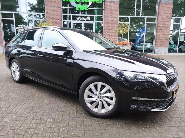 Skoda OCTAVIA Combi 1.5 TSI MHEV DSG Business Edition Plus Adaptieve Cr.control - Stoel+Stuurverwarming - Led Matrix verlichting - Bagagepakket - Zonneschermen