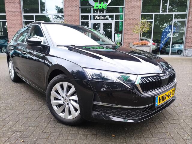 Skoda OCTAVIA Combi 1.5 TSI MHEV DSG Business Edition Plus Adaptieve Cr.control - Stoel+Stuurverwarming - Led Matrix verlichting - Bagagepakket - Zonneschermen