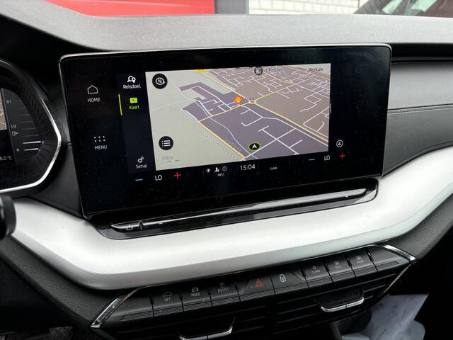 Skoda OCTAVIA Combi 1.0 TSI Business Edition TREKHAAK / CARPLAY / SFEERVERLICHTING / NAVI / CLIMA / PDC / BLUETOOTH / CRUISE / NL-AUTO
