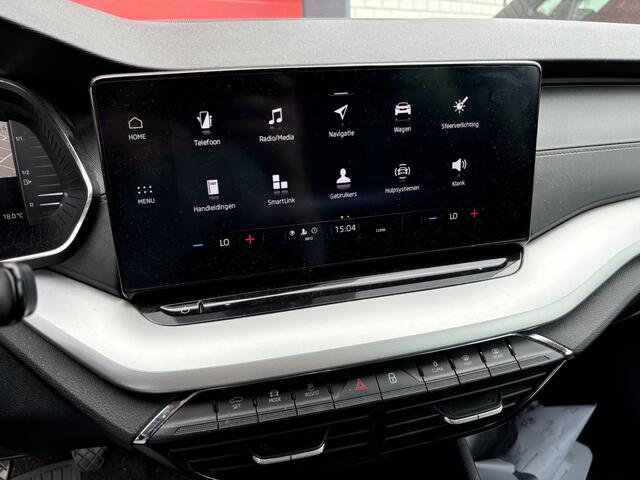 Skoda OCTAVIA Combi 1.0 TSI Business Edition TREKHAAK / CARPLAY / SFEERVERLICHTING / NAVI / CLIMA / PDC / BLUETOOTH / CRUISE / NL-AUTO