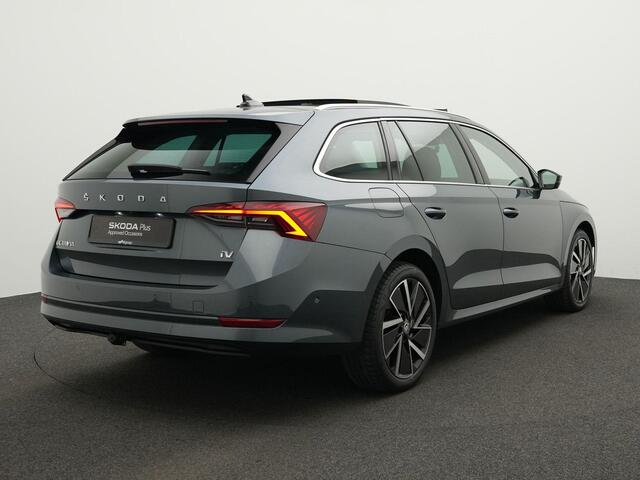 Skoda OCTAVIA Combi Style 1.4 TSI iV 204 pk DSG PHEV | Panoramadak | Trekhaak | Geheugenstoelen | Leder/alcantara | Head-up display | Adaptief onderstel | Stuur-/achterbankverwarming