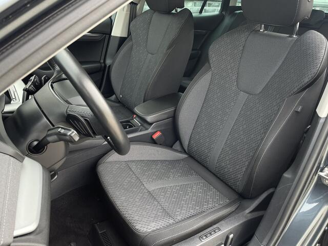 Skoda OCTAVIA Combi 1.5 e-TSI Business Edition Plus | Trekhaak | Head-Up | Carplay | LED | Sfeerverl. | Camera | Memory