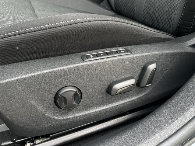 Skoda OCTAVIA Combi 1.5 e-TSI Business Edition Plus | Trekhaak | Head-Up | Carplay | LED | Sfeerverl. | Camera | Memory
