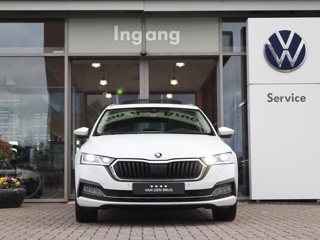 Skoda OCTAVIA Combi 1.4 TSI 204 pk DSG iV PHEV Style | Panoramadak | Alcantara | SmartLink | Camera | Adaptive Cruise | Stoel + Achterbank Verwarming | Elektrische bestuurdersstoel | Stuurverwarming | Elektrische klep |