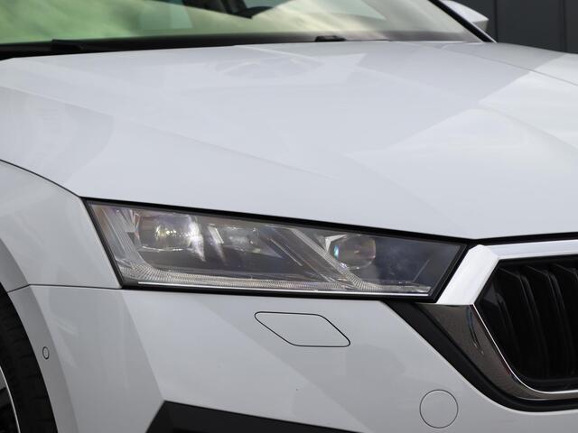 Skoda OCTAVIA Combi 1.4 TSI 204 pk DSG iV PHEV Style | Panoramadak | Alcantara | SmartLink | Camera | Adaptive Cruise | Stoel + Achterbank Verwarming | Elektrische bestuurdersstoel | Stuurverwarming | Elektrische klep |