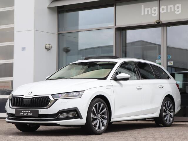 Skoda OCTAVIA Combi 1.4 TSI 204 pk DSG iV PHEV Style | Panoramadak | Alcantara | SmartLink | Camera | Adaptive Cruise | Stoel + Achterbank Verwarming | Elektrische bestuurdersstoel | Stuurverwarming | Elektrische klep |