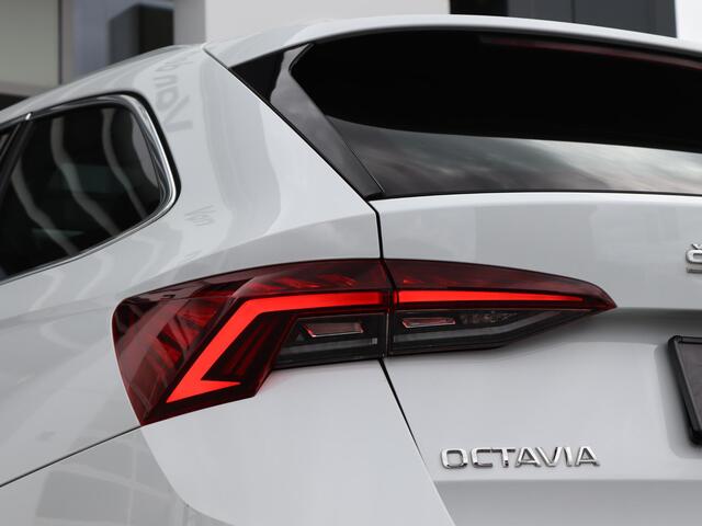 Skoda OCTAVIA Combi 1.4 TSI 204 pk DSG iV PHEV Style | Panoramadak | Alcantara | SmartLink | Camera | Adaptive Cruise | Stoel + Achterbank Verwarming | Elektrische bestuurdersstoel | Stuurverwarming | Elektrische klep |