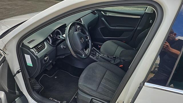 Skoda OCTAVIA Combi 2.0 TDI Greentech Style Business