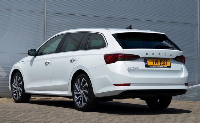 Skoda OCTAVIA Combi 1.4 TSI iV PHEV BUSINESS EDITION | PLUG IN HYBRID | 18'' L.M. | VIRTUEEL DASH | HEAD UP | MEMORY STOELEN | DODE HOEK ASSISTENT | ALL IN RIJKLAARPRIJS