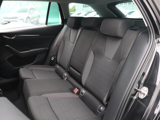 Skoda OCTAVIA Combi 1.0 TSI 115pk Business Edition | Trekhaak | Elektrische achterklep | Parkeersensoren | Navigatie |