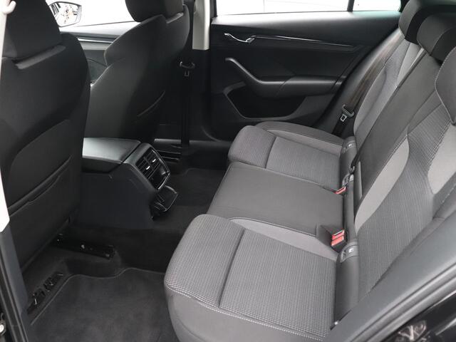 Skoda OCTAVIA Combi 1.0 TSI 115pk Business Edition | Trekhaak | Elektrische achterklep | Parkeersensoren | Navigatie |