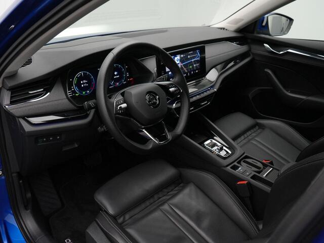 Skoda OCTAVIA Combi 1.4 TSI 204 pk DSG iV PHEV Style Business | Leder | Geheugen-/massagestoelen | Matrix LED | Head-up display | Stoelventialtie | Adaptief onderstel | Canton