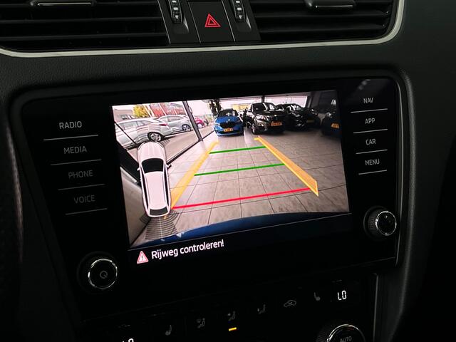 Skoda OCTAVIA Combi 1.5 TSI Greentech Sport Business NL AUTO | PANO | SPORTSTOELEN | CARPLAY |