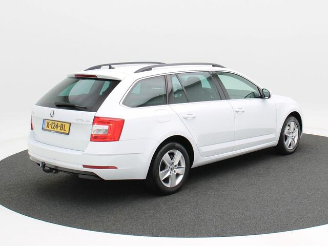 Skoda OCTAVIA Combi 1.5 TSi 150 Pk Automaat Business Edition | Climate Controle | Navigatie | Stoelverwarming | 16 Inch | Privacy Glass | Trekhaak | 115.850 Km!!