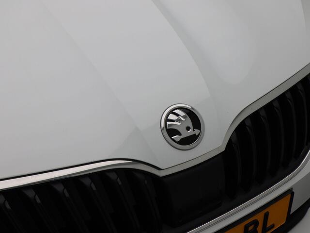 Skoda OCTAVIA Combi 1.5 TSi 150 Pk Automaat Business Edition | Climate Controle | Navigatie | Stoelverwarming | 16 Inch | Privacy Glass | Trekhaak | 115.850 Km!!