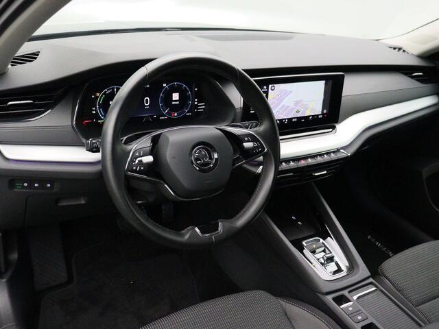 Skoda OCTAVIA Combi Business Edition 1.4 TSI PHEV 204pk DSG Automaat Trekhaak, Achteruitrijcamera, Navigatie, Stoelverwarming, Parkeersensoren, Verwarmde voorruit, LED koplampen