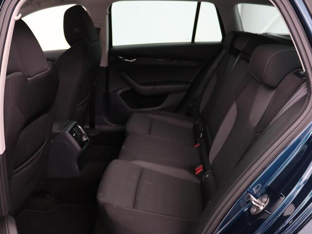 Skoda OCTAVIA 1.0 e-TSI Business Edition | Trekhaak | Stoelverwarming | Carplay | Keyless | Navigatie | Full LED | Parkeerhulp | Climate control