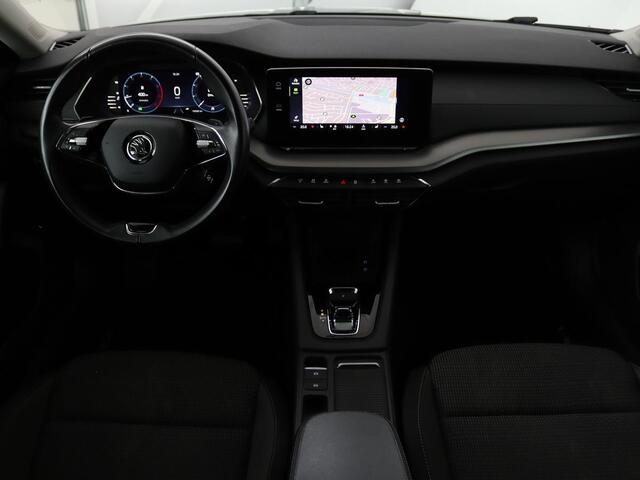Skoda OCTAVIA 1.0 e-TSI Business Edition | Trekhaak | Stoelverwarming | Carplay | Keyless | Navigatie | Full LED | Parkeerhulp | Climate control